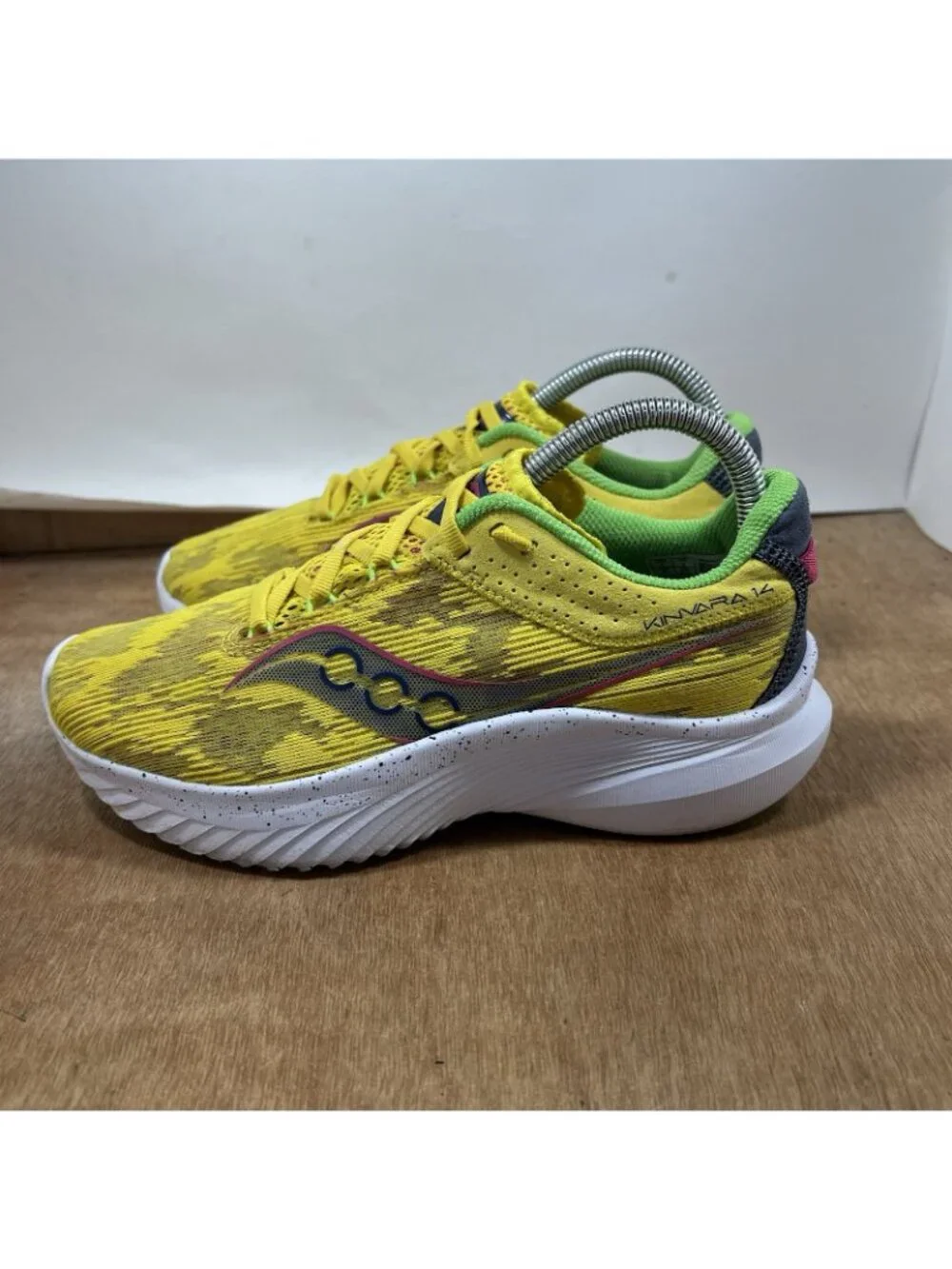 Saucony Kinvara 14 Women Size 7 Yellow S20823-35 Running Shoes Sneakers